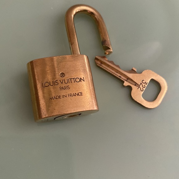 Louis Vuitton Lock & Key #322 - Picture 5 of 7